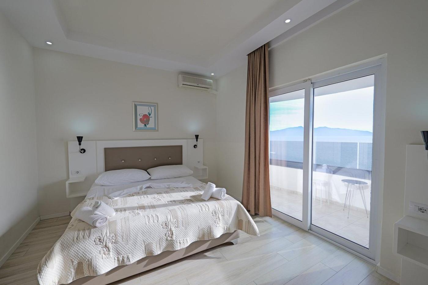 Helia Seaside Hotel Саранда Экстерьер фото