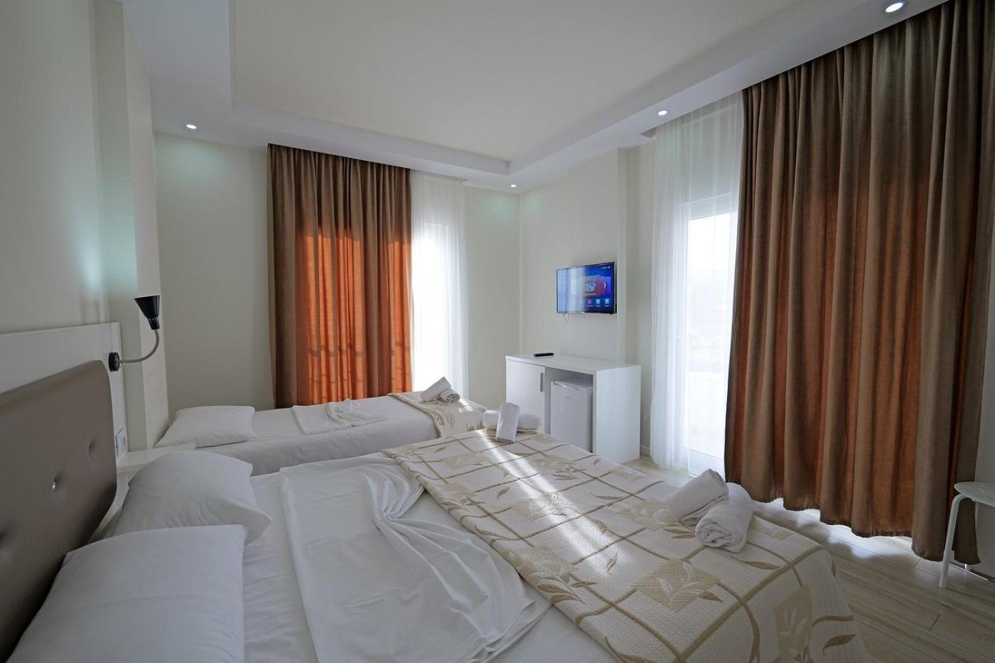 Helia Seaside Hotel Саранда Экстерьер фото