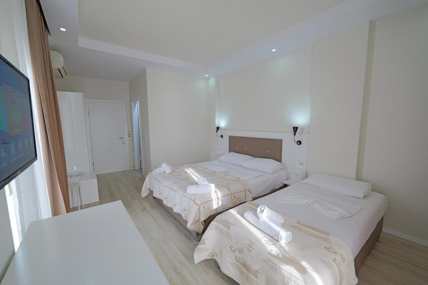 Helia Seaside Hotel Саранда Экстерьер фото