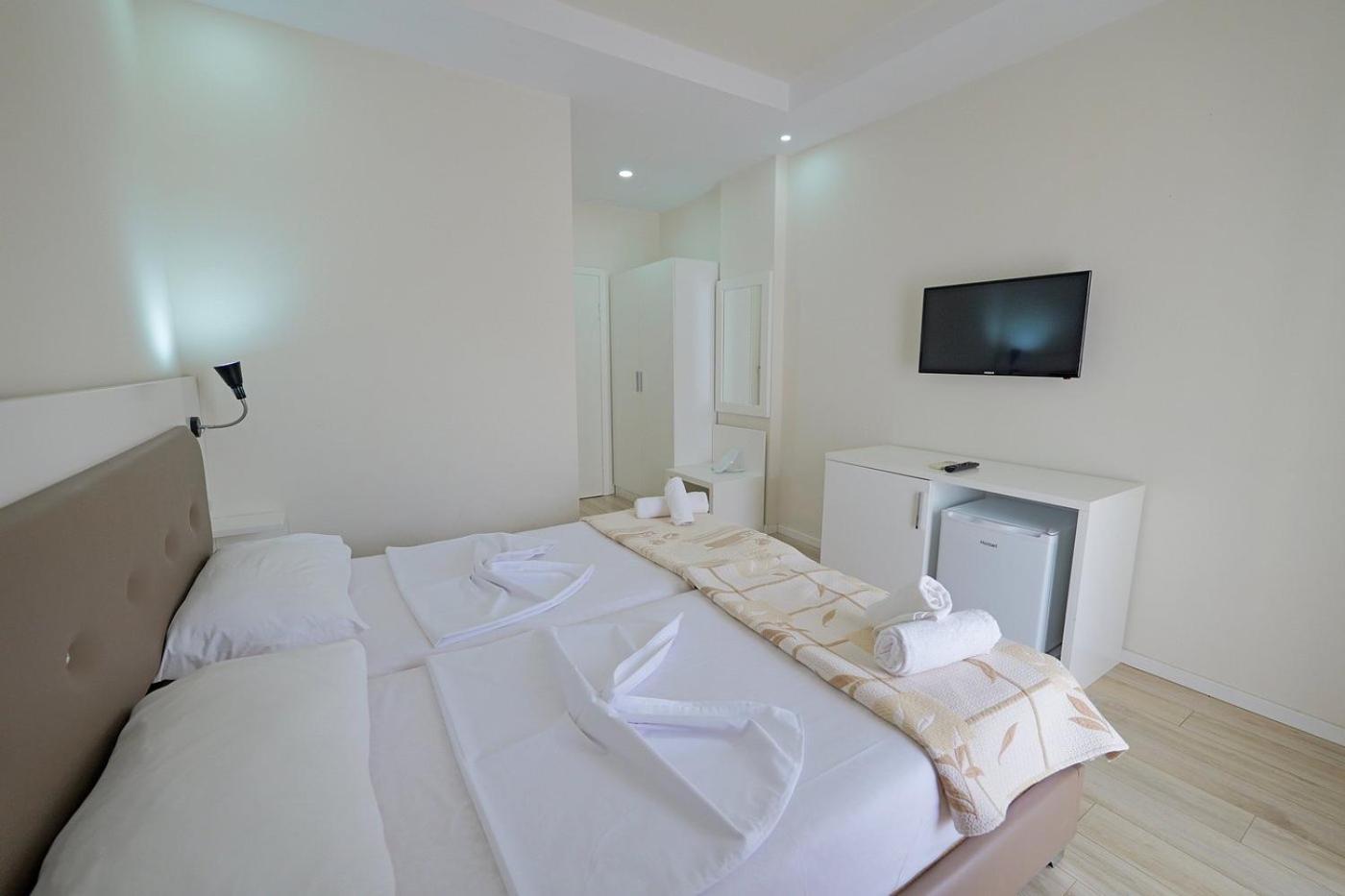 Helia Seaside Hotel Саранда Экстерьер фото